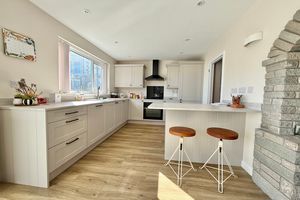 Re-styled Kitchen/Breakfast Room- click for photo gallery